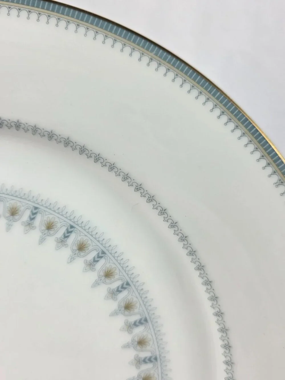 ONE Noritake Maya Dinner Plate White with Blue & Green Geometric Design 6213